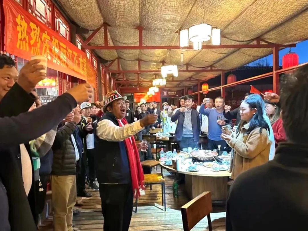 正龍28歲生日宴上，楊四龍說(shuō)了什么讓人熱淚盈眶？